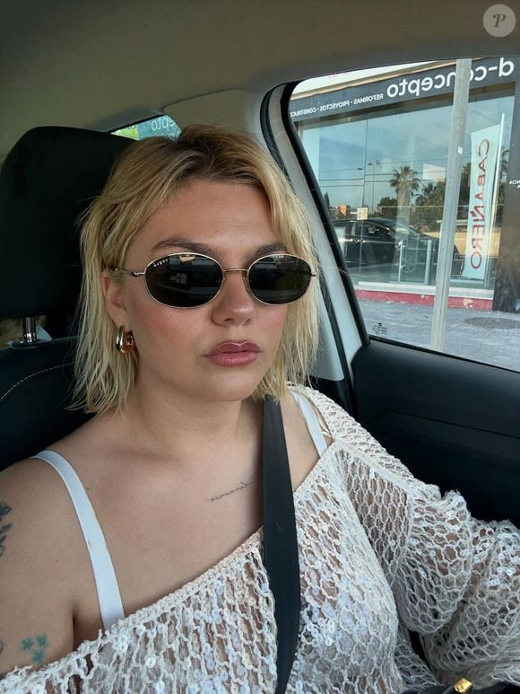 Louane en vacances à Ibiza avec un groupe d'amies et sans son futur mari Florian Rossi. 30 et 31 mai 2025