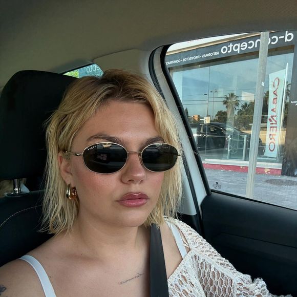 Louane en vacances à Ibiza avec un groupe d'amies et sans son futur mari Florian Rossi. 30 et 31 mai 2025