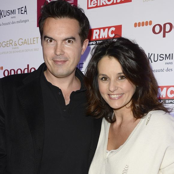 Pour accompagner ce changement de vie, il a vendu aux enchères son célèbre bureau rempli d’objets macabres, ne conservant qu’une météorite sentimentale. 

Faustine Bollaert et son mari Maxime Chattam - Soirée de lancement J-68 de la 95ème édition du Prix d'Amérique Opodo à l'Hippodrome de Paris-Vincennes, le 24 novembre 2015.  © Guirec Coadic/Bestimage