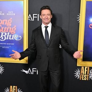 Ce dimanche 26 octobre, Hugh Jackman était à l'avant-première de son nouveau film "Sur un air de blues".
Hugh Jackman à la première du gala de clôture de "Song Sung Blue" à Los Angeles, le 26 octobre 2025.
Photo : Goff / Bestimage