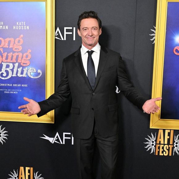Ce dimanche 26 octobre, Hugh Jackman était à l'avant-première de son nouveau film "Sur un air de blues".

Hugh Jackman à la première du gala de clôture de "Song Sung Blue" à Los Angeles, le 26 octobre 2025.

Photo : Goff / Bestimage