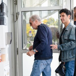 Exclusif - L'auteur-compositeur-interprète Jean-Jacques Debout arrive à l'enregistrement de l'émission "Vivement dimanche" à Paris, France, le 9 septembre 2025, et diffusée le 12 octobre 2025 sur France 3. © Jonathan Jacob/Bestimage