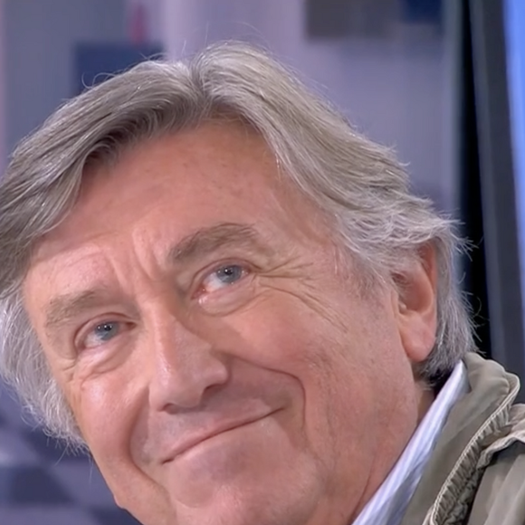 Evelyne Dhéliat adresse de jolis mots à Jacques Legros pour son passage dans "C l'hebdo". France 5