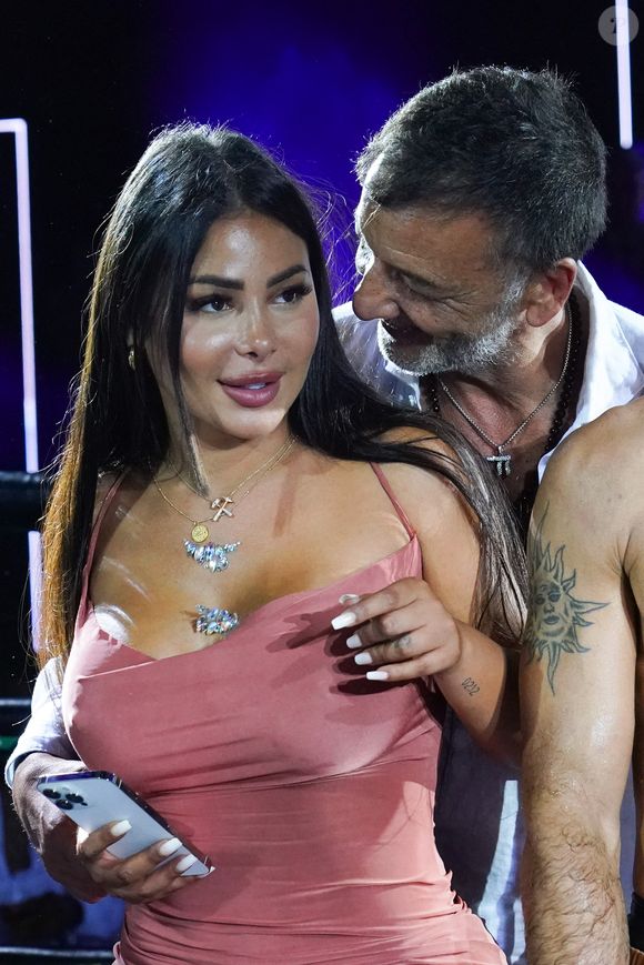 Maeva Ghennam et Marco Mouly en compagnie du boxeur Yuri Mamedov (France) lors du gala de boxe Prestige Fight au palais des Festivals à Cannes le 15 août 2022.

Photo par Norbert Scanella / Panoramic / Bestimage