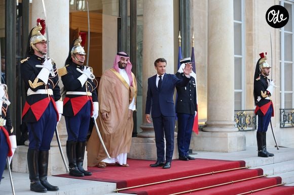 Selon les confidences d'une conseillère d'Emmanuel Macron, tout a commencé lors d'une rencontre entre le président français et le prince héritier à Ryad, en décembre 2024.

Le président Emmanuel Macron a accueilli  le prince héritier saoudien Mohammed ben Salmane, invité pour un dîner de travail au palais de l’Elysée à Paris le 28 juillet 2022. © Tiziano Da Silva/Bestimage