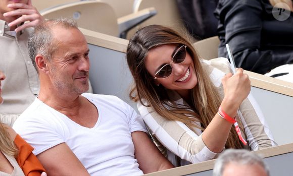 Roger Erhart et sa compagne Delphine Wespiser, Miss France 2012 - Célébrités dans les tribunes des internationaux de France de Roland Garros à Paris le 31 mai 2022. © Cyril Moreau - Dominique Jacovides/Bestimage