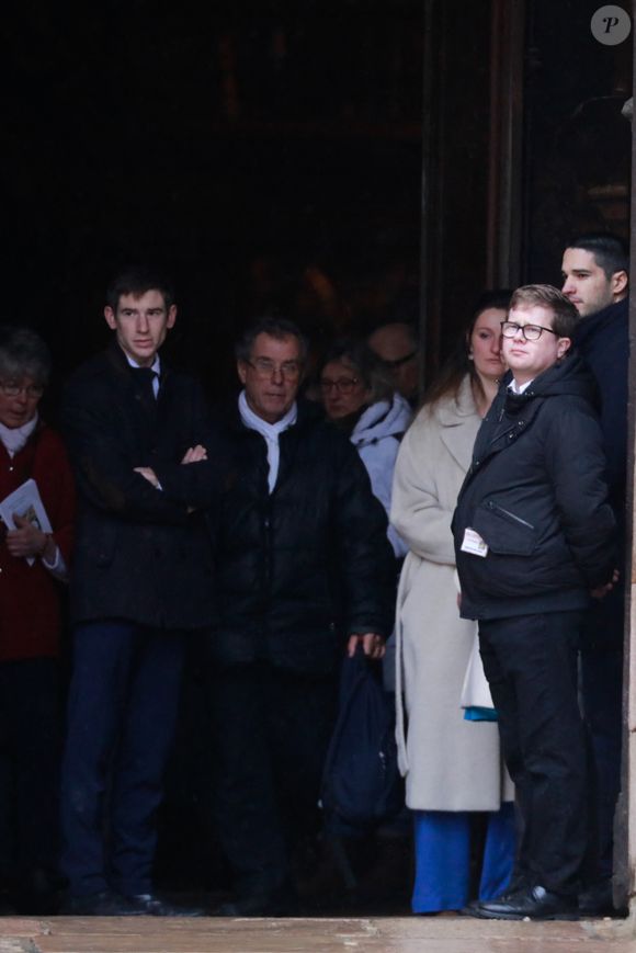 Un rebondissement qui pourrait bien mettre un point final à l'enquête débutée en juillet 2023
Colomban et Marie Soleil, les parents de Emile - Obsèques du petit Emile à la basilique Sainte-Marie-Madeleine de Saint-Maximin-la-Sainte-Baume dans le Var le 8 février 2025.

© Franz Chavaroche / Bestimage