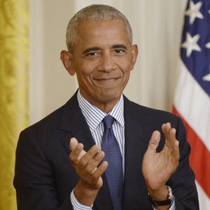 L'ancien président Barack Obama applaudit alors que lui et l'ancienne Première dame Michelle Obama dévoilent leurs portraits officiels dans la salle Est de la Maison Blanche à Washington, DC, USA, le mercredi 7 septembre 2022. Photo by Bonnie Cash/UPI/ABACAPRESS.COM