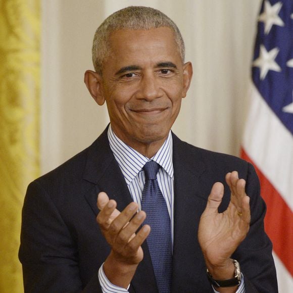 L'ancien président Barack Obama applaudit alors que lui et l'ancienne Première dame Michelle Obama dévoilent leurs portraits officiels dans la salle Est de la Maison Blanche à Washington, DC, USA, le mercredi 7 septembre 2022. Photo by Bonnie Cash/UPI/ABACAPRESS.COM