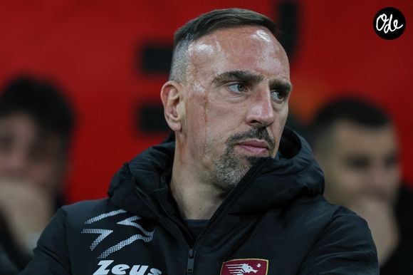 À seulement 15 ans, puisque le jeune homme est né en 2011, l'adolescent fait déjà ses gammes au sein de la prestigieuse académie du club, le FC Bayern Campus. 

Franck Ribery, coach adjoint de la US Salernitana 1919 lors du match de football Serie A 2022/23 opposant l'AC Milan à l'US Salernitana 1919 au stade San Siro à Milan, Italie, le 13 mars 2023. le match s'est terminé par un match nul 1-1. © Fabrizio Carabelli/LPS/Zuma Press/Bestimage
