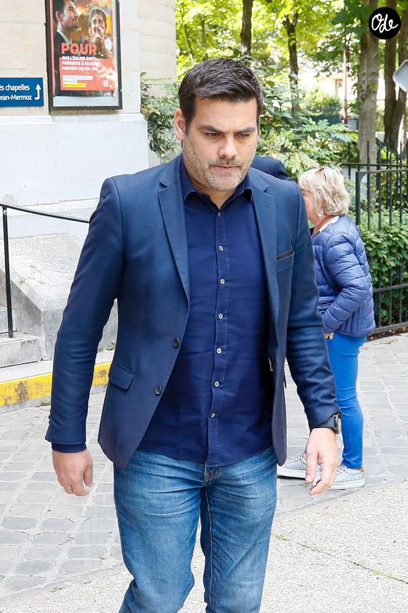 Matthieu Lartot à la sortie des obsèques du journaliste Daniel Bilalian en l'église Saint-Pierre de Neuilly-sur-Seine, FRance, le 22 mai 2025. © Clovis-Ouahcene/Bestimage