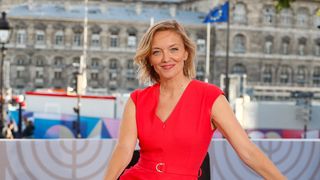 EXCLU Mais au fait, comment les animatrices télé choisissent-elles leur tenue ? Une styliste bien connue du milieu raconte tout