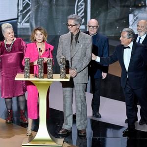 Un César spécial pour la troupe du Splendid, Josiane Balasko, Michel Blanc, Thierry Lhermitte, Marie-Anne Chazel, Gérard Jugnot, Christian Clavier sur scène lors de la 46ème cérémonie des César à l'Olympia à Paris le 12 mars 2021. ©   Pierre Villard/ Pool / Bestimage