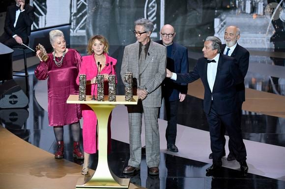 Un César spécial pour la troupe du Splendid, Josiane Balasko, Michel Blanc, Thierry Lhermitte, Marie-Anne Chazel, Gérard Jugnot, Christian Clavier sur scène lors de la 46ème cérémonie des César à l'Olympia à Paris le 12 mars 2021. ©   Pierre Villard/ Pool / Bestimage