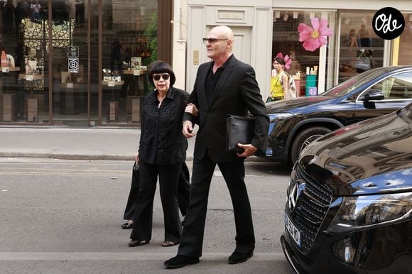 Exclusif - Mireille Mathieu et Hervé Marc (manager et le fidèle collaborateur de la chanteuse) lors de la cérémonie religieuse pour Olivier Echaudemaison en l'église Saint-Roch à Paris, France, le 7 septembre 2026. © Christophe Aubert/Bestimage