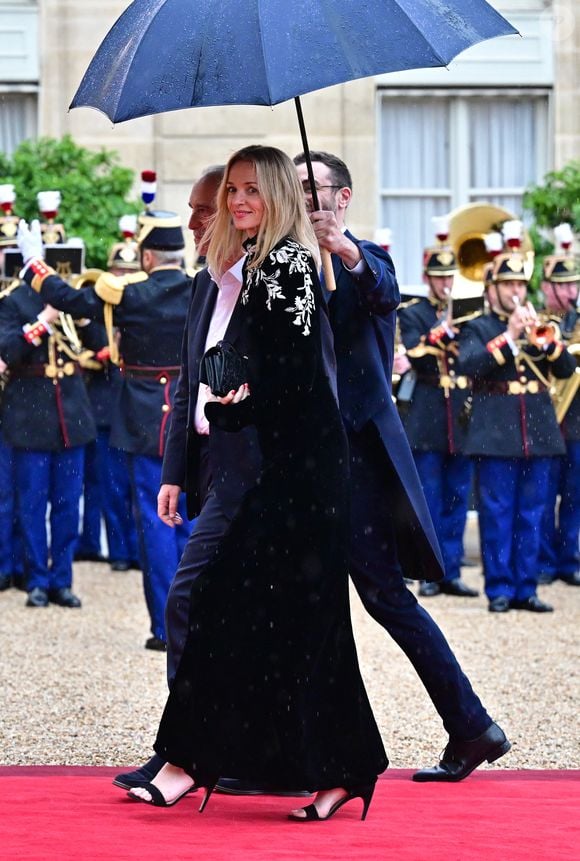 Et à la table de Luiz Inácio Lula da Silva, de nombreuses personnalités.

Xavier Niel, Pdg de Iliad et sa compagne Delphine Arnault , directrice de la maison Dior - Arrivées des personnalités au dîner d’État en l’honneur du président brésilien et de sa femme au palais présidentiel de l’Élysée à Paris le 5 juin 2025.

© Christian Liewig / Bestimage
