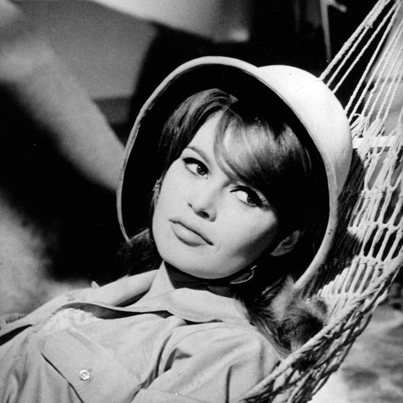 Dec. 21, 1960 - Paris, France - BRIGITTE BARDOT va jouer dans un nouveau film 'The Support on the Neck' avec l'acteur Michel Subor, dont elle est également la productrice, sous la direction de son ex-mari Roger Vadim. La photo montre Brigitte dans une scène du film. (Crédit image : ? Keystone Press Agency/ZUMA Press Wire)