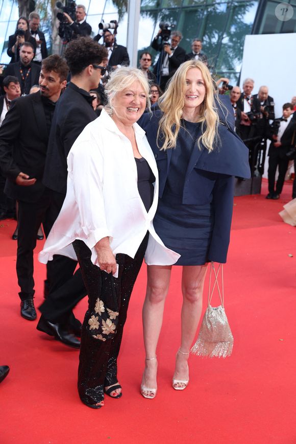 Charlotte de Turckheim et Julia Piaton assistent au tapis rouge de "La Venue De L'avenir" (Colours Of Time) lors du 78ème Festival de Cannes au Palais des Festivals le 22 mai 2025 à Cannes, France. Photo by Jerome Domine/ABACAPRESS.COM