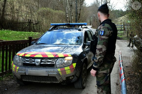 Illustrations au Vernet dans les Alpes-de-Haute-Provence dans le cadre de la disparition du petit Emile en juillet 2023 dont une partie des ossements ont été retrouvés.
Le 4 avril 2024.

© Romain Doucelin / Bestimage