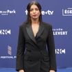 Un mois après la perte du père de son fils, première apparition de l'actrice césarisée Kenza Fortas non loin de Julie Gayet et Sonia Rolland