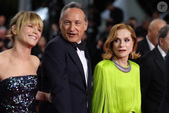 Marina Foïs, Thierry Klifa, Isabelle Huppert - Montée des marches du film « La femme la plus riche du monde » lors du 78ème Festival International du Film de Cannes, au Palais des Festivals à Cannes. Le 18 mai 2025
© Jacovides-Moreau / Bestimage