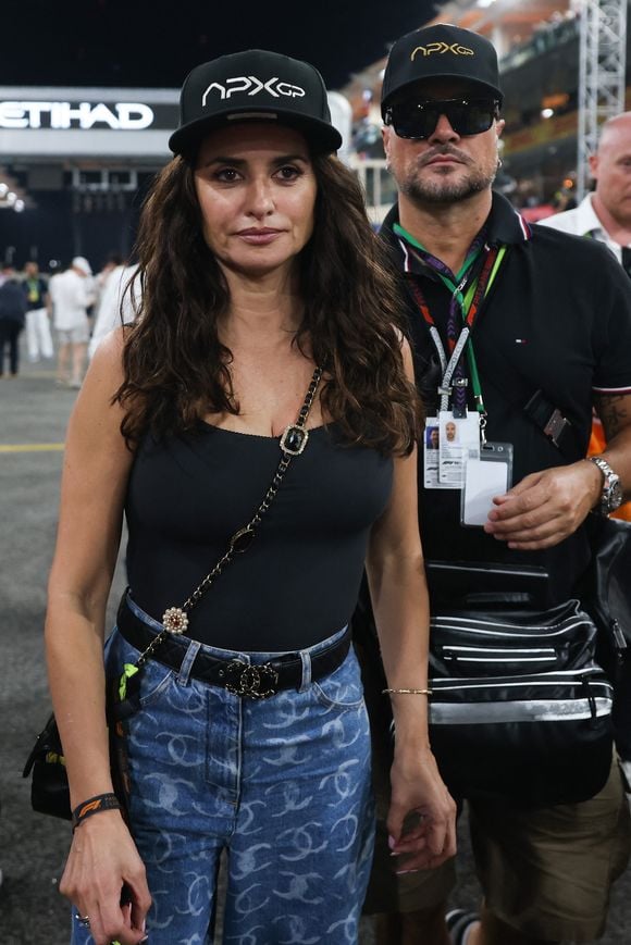 Penélope Cruz s’est rendue à Abu Dhabi avec son mari

Penelope Cruz à Abu Dhabi, pendant le Grand Prix de Formule 1 au circuit Yas Marina le 8 décembre 2024 à Abu Dhabi. ( © Beata Zawrzel / Zuma Press / Bestimage