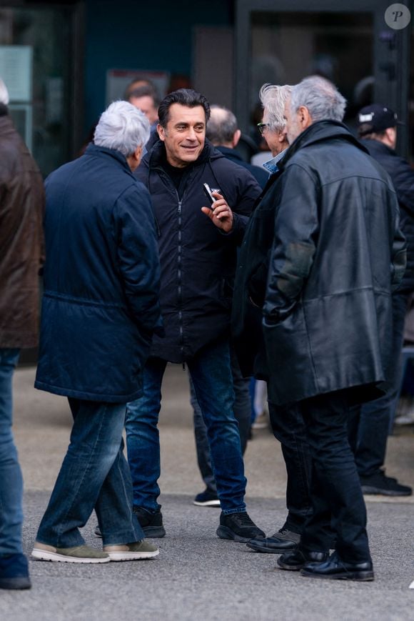 Albert Kassabi (Les Forbans) et Alain Turban aux obsèques du chanteur Herbert Léonard au crématorium de Saint-Fargeau-Ponthierry, France, le 12 mars 2025. Agence / Bestimage