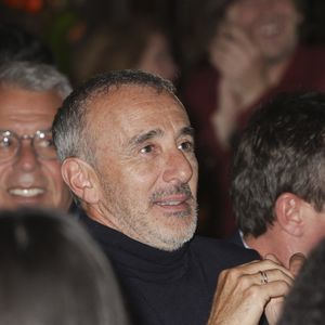 Elie Semoun lors de la soirée Omar Harfouch "Dîner chez Maxim's" à Paris le 9 octobre 2024.
Le dîner organisé par O.Harfouch était pour remercier les célébrités venues à son magnifique concert “Concerto pour la paix”, au théâtre des Champs Elysées le 18 septembre 2024.
O.Harfouch va partir pour une tournée mondiale du Concerto qui comprend le Vatican, l’Opéra de Dubaï et New York .

© Perusseau / Tribeca / Bestimage