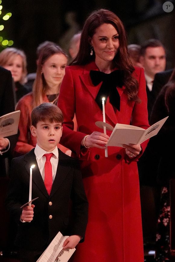 De quoi faire le bonheur de leurs admirateurs !

Le prince Louis de Galles et Catherine (Kate) Middleton, princesse de Galles - La famille royale d'Angleterre assiste à la messe "Together At Christmas Carol" à l'abbaye de Westminster à Londres, Royaume-Uni le 6 Décembre, 2024