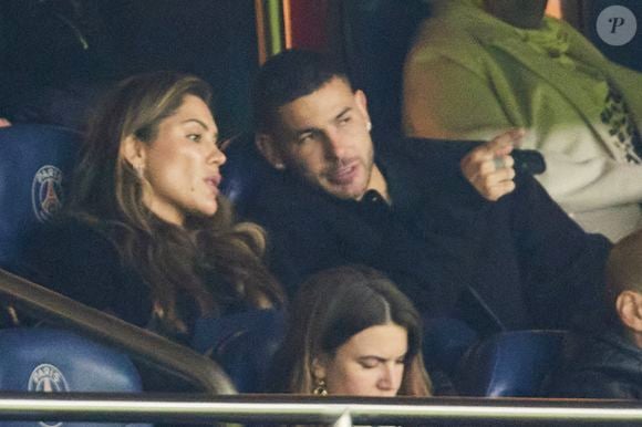 Lucas Hernandez et sa nouvelle compagne Victoria Triay en tribunes du match de Ligue 1 McDonald's opposant le Paris Saint-Germain (PSG) au Racing Club de Lens (RCL) (1-0) au Parc des Princes à Paris, France, le 2 novembre 2024. © Cyril Moreau/Bestimage