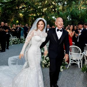 De nombreuses personnalités se sont données rendez-vous au mariage grandiose de Jeff Bezos et Lauren Sanchez célébré ce week-end à Venise.

Lauren Sanchez a épousé le milliardaire et patron d'Amazon Jeff Bezos à Venise dans une robe Dolce & Gabbana.