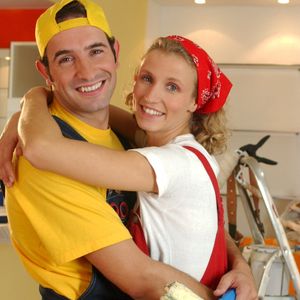 Alexandra Lamy et Jean Dujardin se sont rencontrés sur le tournage de la série "Un gars, une fille". 

Alexandra Lamy et Jean Dujardin sur le tournage d'Un gars, une fille. GONGORA Marie-Anne via Bestimage