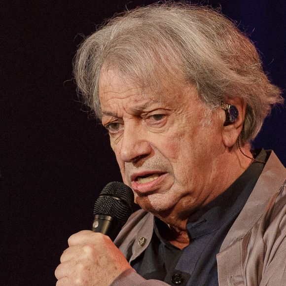 Un problème d’argent qui pousserait Hervé Vilard à vendre sa maison parisienne

Exclusif - Hervé Vilard en concert au Théâtre Sébastopol à Lille. Le 10 avril 2024