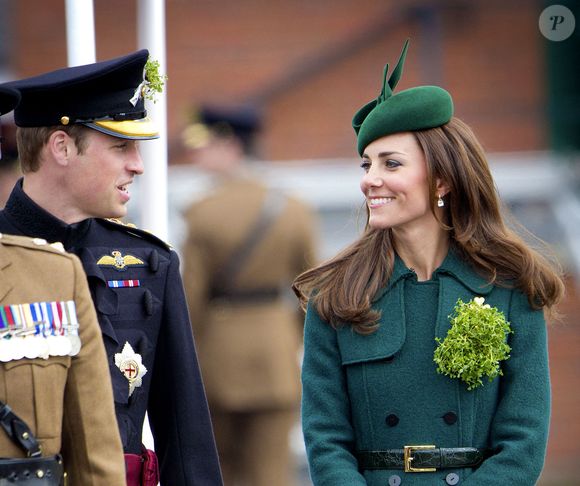 Le prince William, et Catherine (Kate) Middleton assistent au défilé de la Saint-Patrick des Irish Guards au Mons Barracks à Aldershot, Hampshire, Royaume Uni, le 17 mars 2014.

©Royalportraits Europe/Bernard Rubsamen / Bestimage