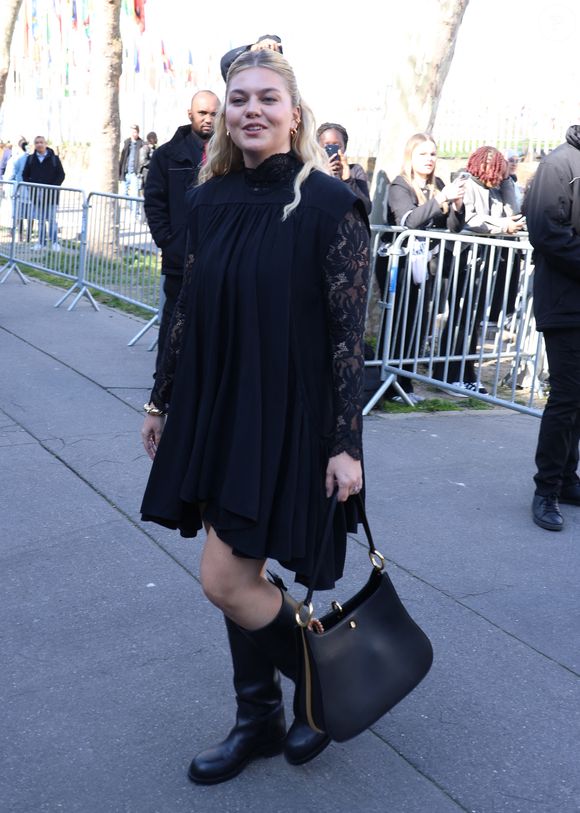 La chanteuse Louane (Louane Emera) aux arrivées au défilé Rabanne Mode Collection Prêt-à-Porter Automne/Hiver 2025-2026 lors de la Fashion Week de Paris (PFW) au siège de l'Unesco, à Paris, France, le 6 mars 2025. © Denis Guignebourg/Bestimage