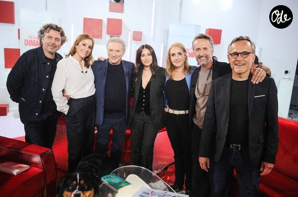 Alex Vizorek, Léa Salamé, Michel Drucker, Hiba Taaji, Louma Salamé, Philippe CAvérivière et Emmanuel Chaunu lors de l'enregistrement de l'émission « Vivement dimanche » au studio Rive Gauche, présentée par M. Drucker, diffusée sur France 3 le 21 juin 2026, à Paris, France, le 20 mai 2026. © Guillaume Gaffiot/Bestimage