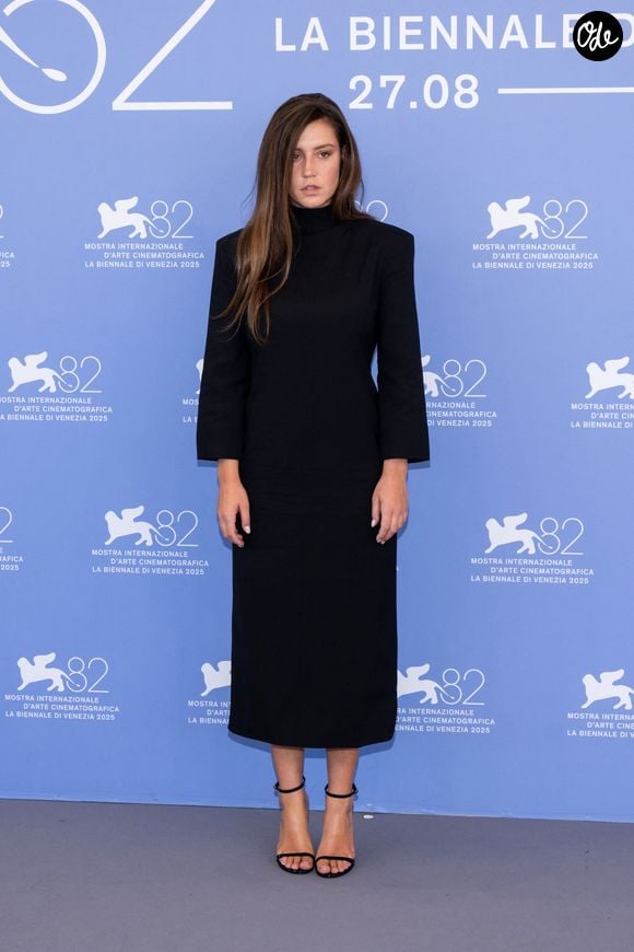 Elle a été particulièrement touchée par la sororité et la liberté de parole au sein du groupe.

Adele Exarchopoulos au photocall du film "Chien 51" lors du 82ème Festival International du Film de Venise (La Mostra), Italie, le 6 septembre 2025. © SGP/Bestimage