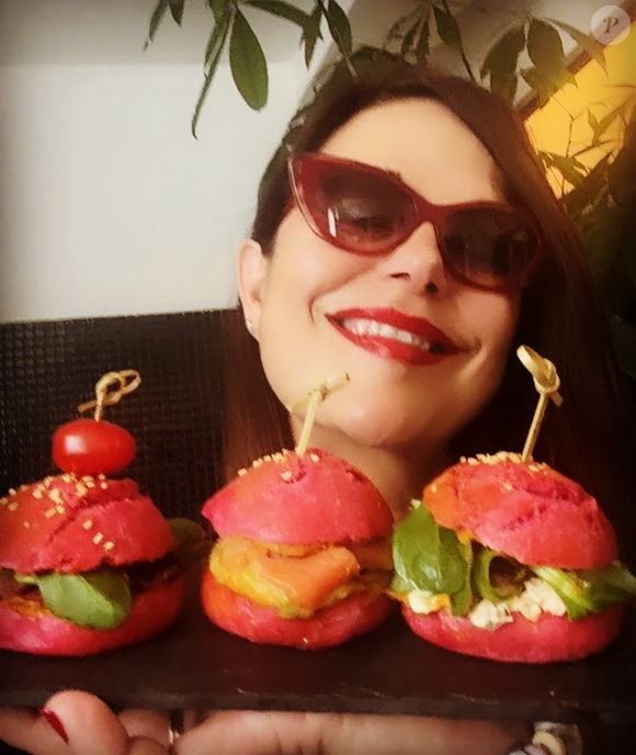 Elle raconte à "Purepeople" les dessous de leur vie dans cette calme ville de province.


Sarah Colucci, l'épouse de Marius, le fils de Coluche, tient un établissement de bouche à Beaumont-de-Lomagne, en Tarn-et-Garonne.