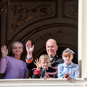 Le prince Albert II et la princesse Charlene de Monaco, et leurs enfants le prince Jacques et la princesse Gabriella - La famille princière de Monaco au balcon du palais, à l'occasion de la Fête Nationale de Monaco, le 19 novembre 2024. © Jacovides-Bebert/Bestimage