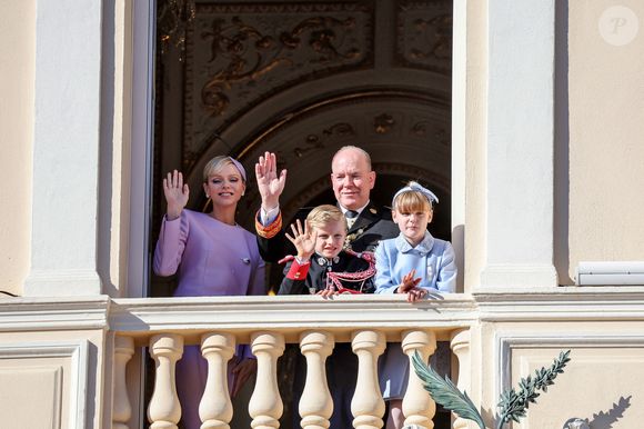 Le prince Albert II et la princesse Charlene de Monaco, et leurs enfants le prince Jacques et la princesse Gabriella - La famille princière de Monaco au balcon du palais, à l'occasion de la Fête Nationale de Monaco, le 19 novembre 2024. © Jacovides-Bebert/Bestimage