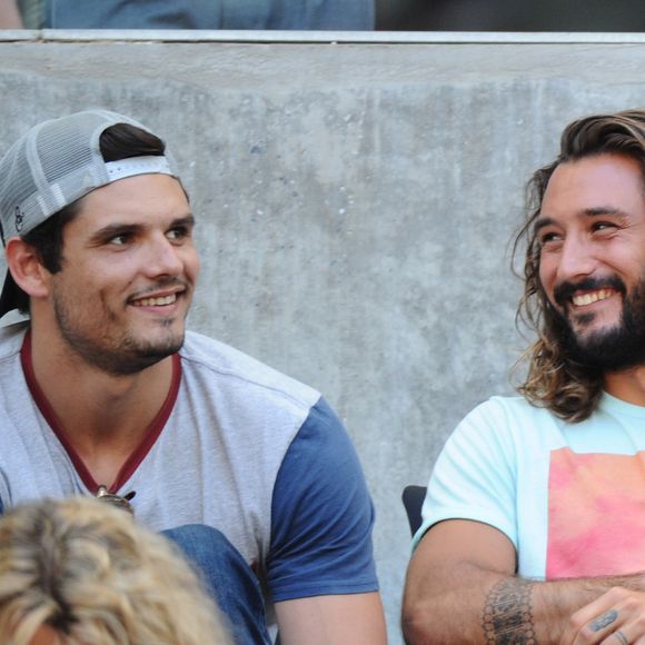 Florent Manaudou et Jeremy Frérot assistent à la demi-finale du Top 14 "Clermont - Racing 92" au stade Vélodrome à Marseille, le 27 mai 2017.
