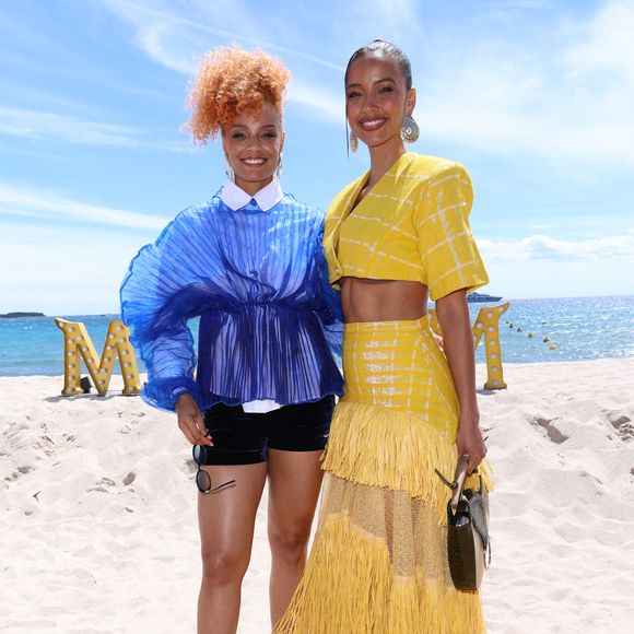 Alicia Aylies et Flora Coquerel au défilé Magnum sur la plage Magnum Cannes à l'occasion du 79ème Festival International du Film de Cannes, le 14 mai 2026.

Photo : Denis Guignebourg / Bestimage