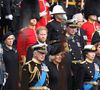 Installé dans une Audi noire, l'ex-époux de Diana Spencer a pris la route en direction de son domaine de Highgrove, dans le Gloucestershire. Toujours selon "The Sun", sa soeur la princesse Anne - qui a quitté les lieux dans une Bentley noire - semble être venue lui rendre visite avant son départ.
Le roi Charles III d'Angleterre, la reine consort Camilla Parker Bowles, le prince Harry, duc de Sussex, Meghan Markle, duchesse de Sussex, la princesse Anne - Procession du cercueil de la reine Elizabeth II d'Angleterre de l'Abbaye de Westminster à Wellington Arch à Hyde Park Corner (Mirrorpix / Bestimage).