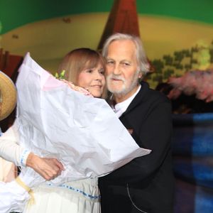 Exclusif - Chantal Goya et son mari Jean-Jacques Debout - Chantal Goya sur la scène du Palais des Congrès dans son spectacle "Le soulier qui vole" à Paris le 6 octobre 2019. © Philippe Baldini/Bestimage