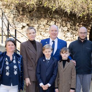 Le prince Albert II de Monaco, La princesse Charlène de Monaco, La princesse Gabriella de Monaco, comtesse de Carladès, Le prince Jacques de Monaco, marquis des Baux lors d'une visite au Fort la Latte, Château de La Roche Goyon à Plévenon le 9 avril 2025. Le donjon fut érigé vers 1350 par Etienne III de Goyon, seigneur de Matignon

© Olivier Huitel / Pool / Bestimage