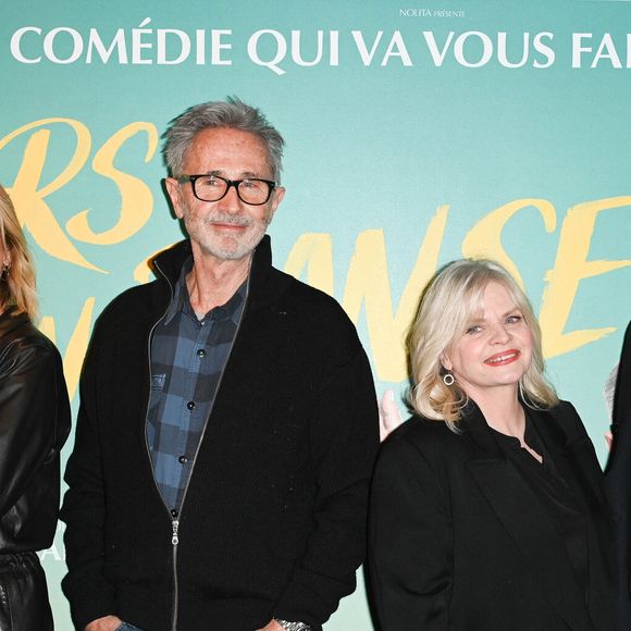 Jeanne Balibar, Michèle Laroque, Thierry Lhermitte, Isabelle Nanty et Antoine Duléry à la première du film "Alors On Danse" à l'UGC Ciné Cité Bercy à Paris, le 14 mars 2022.
© Guirec Coadic/Bestimage