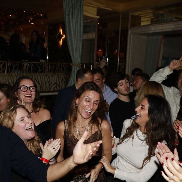 Exclusif - Ary Abittan aux Jardins du Presbourg à Paris, le 6 novembre 2025.

Photo : Marc Ausset-Lacroix / Bestimage