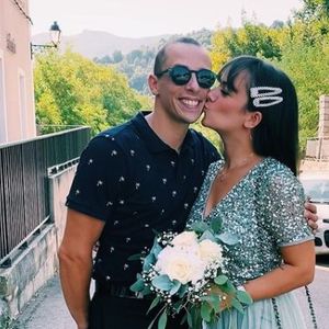 Sur Instagram, le mari d'Alizée a révélé s'être fait une déchirure musculaire.

Alizée et Grégoire Lyonnet sur Instagram. Le 15 août 2021.