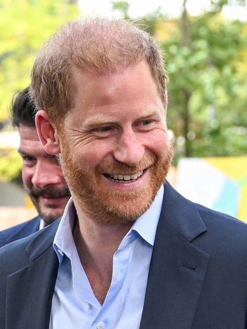 De retour à Londres, le Prince Harry s'affiche officiellement pour la première fois ! Il avait rendez-vous dans un lieu très privé