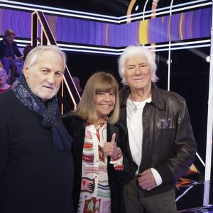Jean-Jacques Debout, Chantal Goya, Hugues Aufray sur le plateau de l’enregistrement de l’émission « Face à Hanouna » présentée par C.Hanouna  et diffusée sur C8 le 27 avril 2024, à Paris, France, le 25 avril 2024. © Jack Tribeca / Bestimage